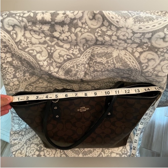 Coach Signature Canvas Tote - Picture 9 of 16